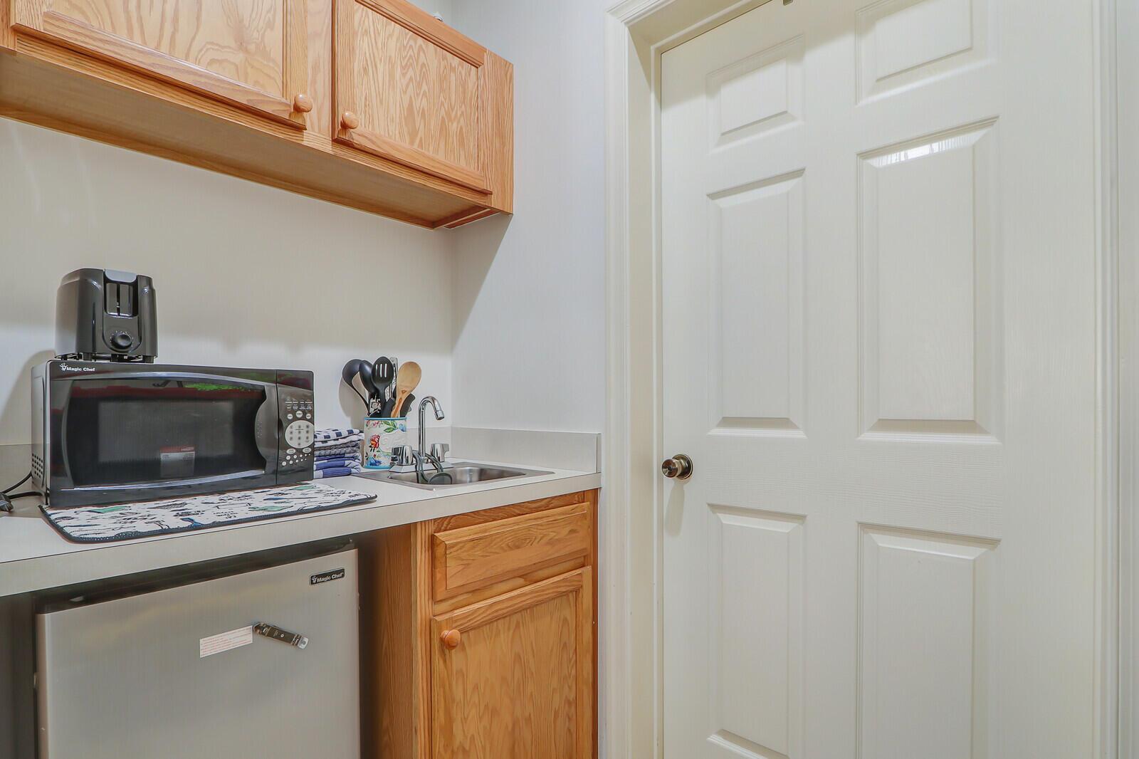 CASTLE PINES CONDOMINIUM - Residential Lease