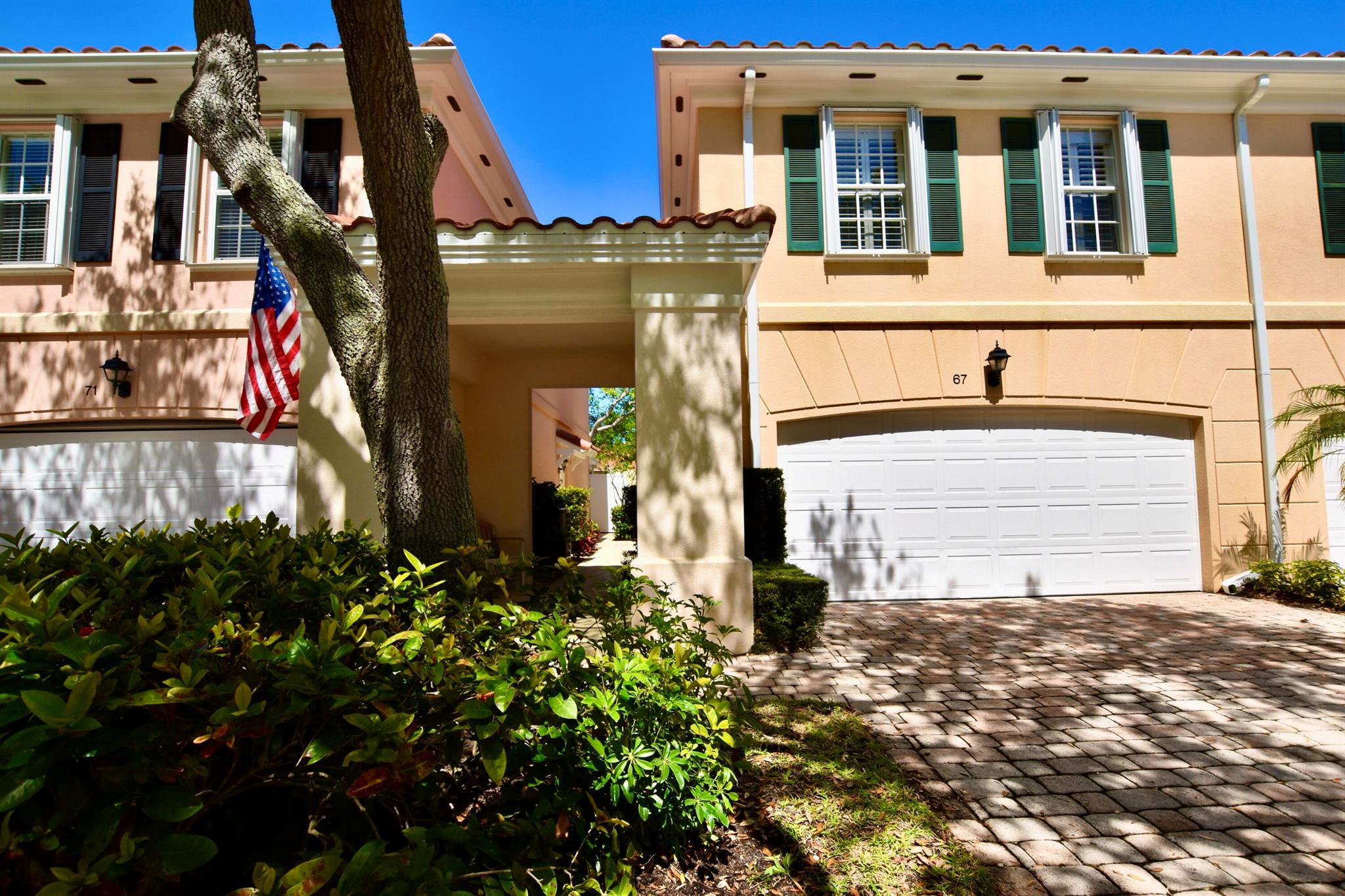 TEQUESTA OAKS - Residential