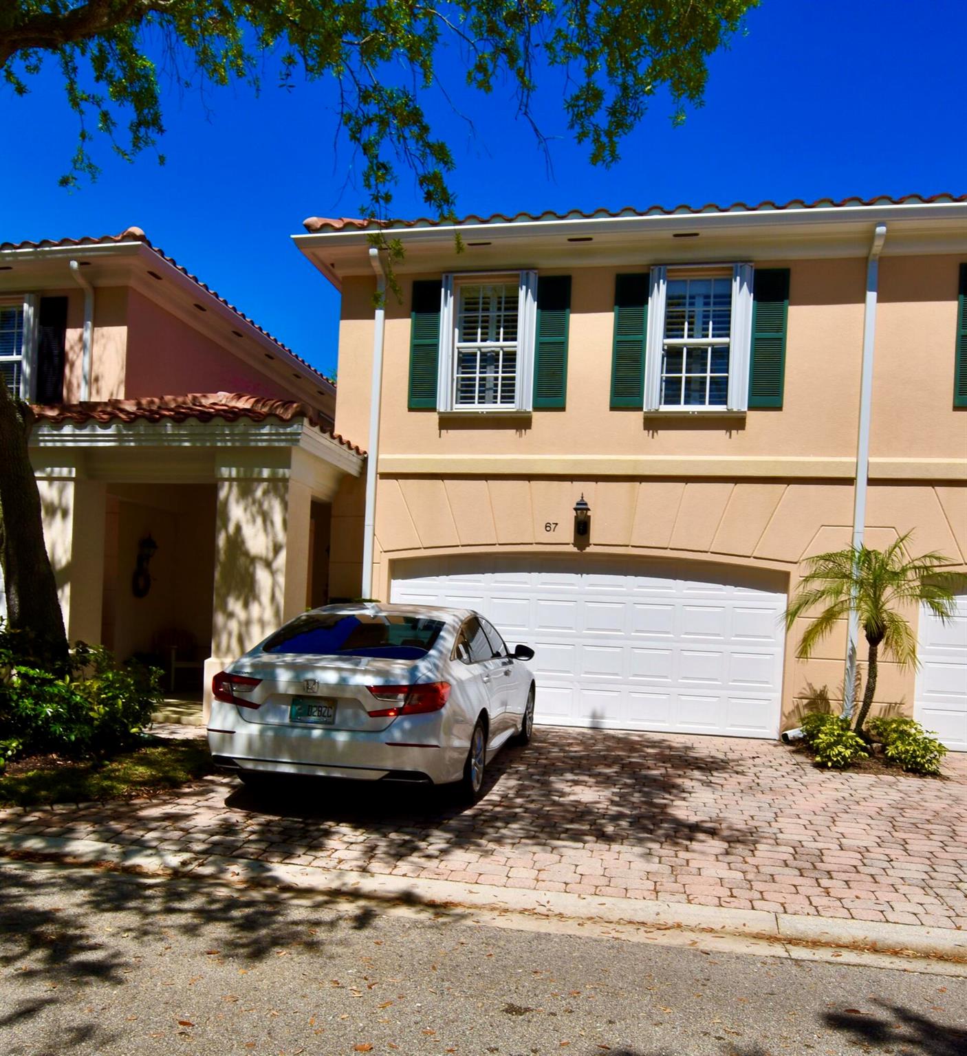 TEQUESTA OAKS - Residential