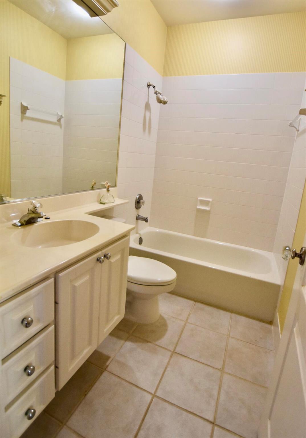 TEQUESTA OAKS - Residential