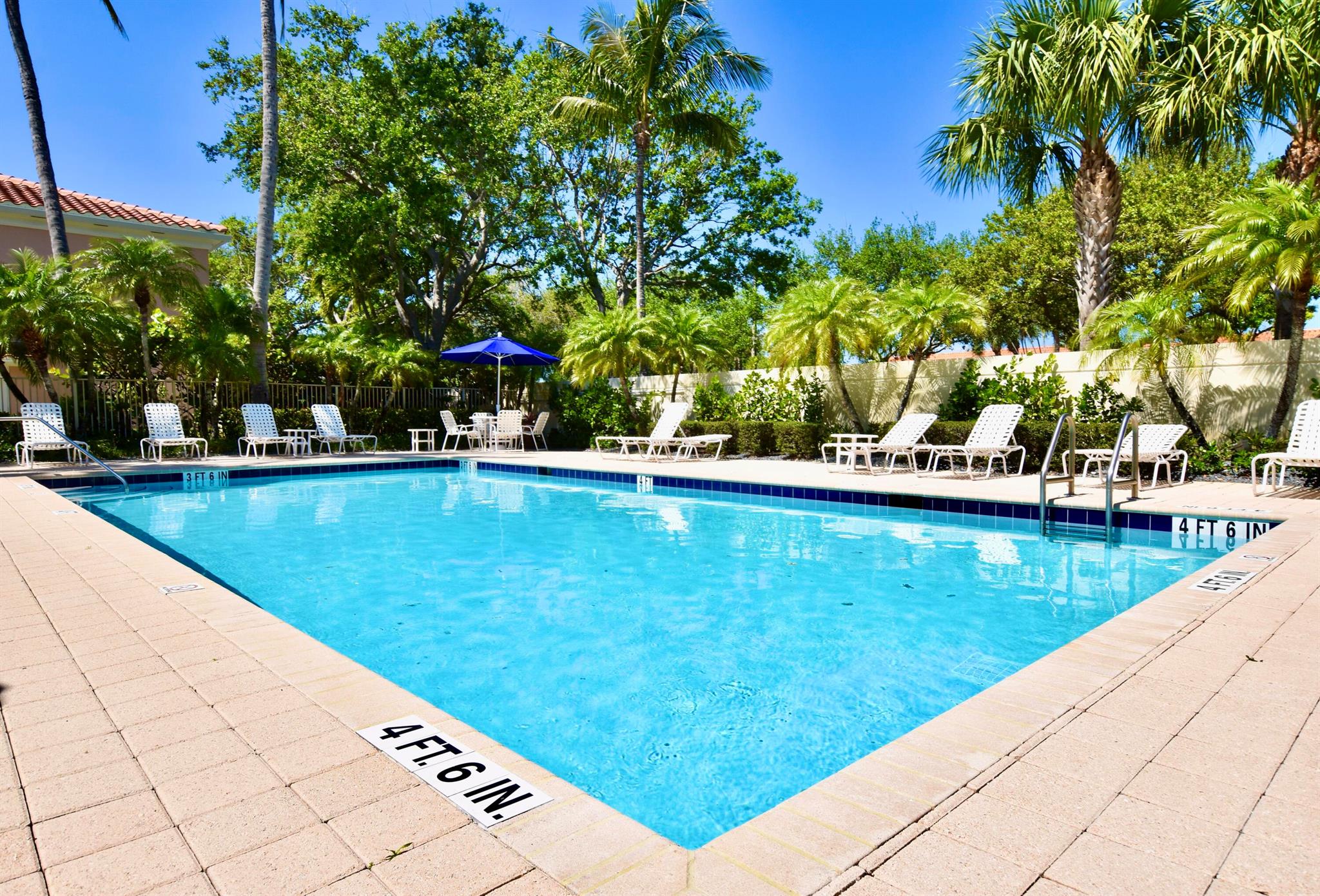 TEQUESTA OAKS - Residential
