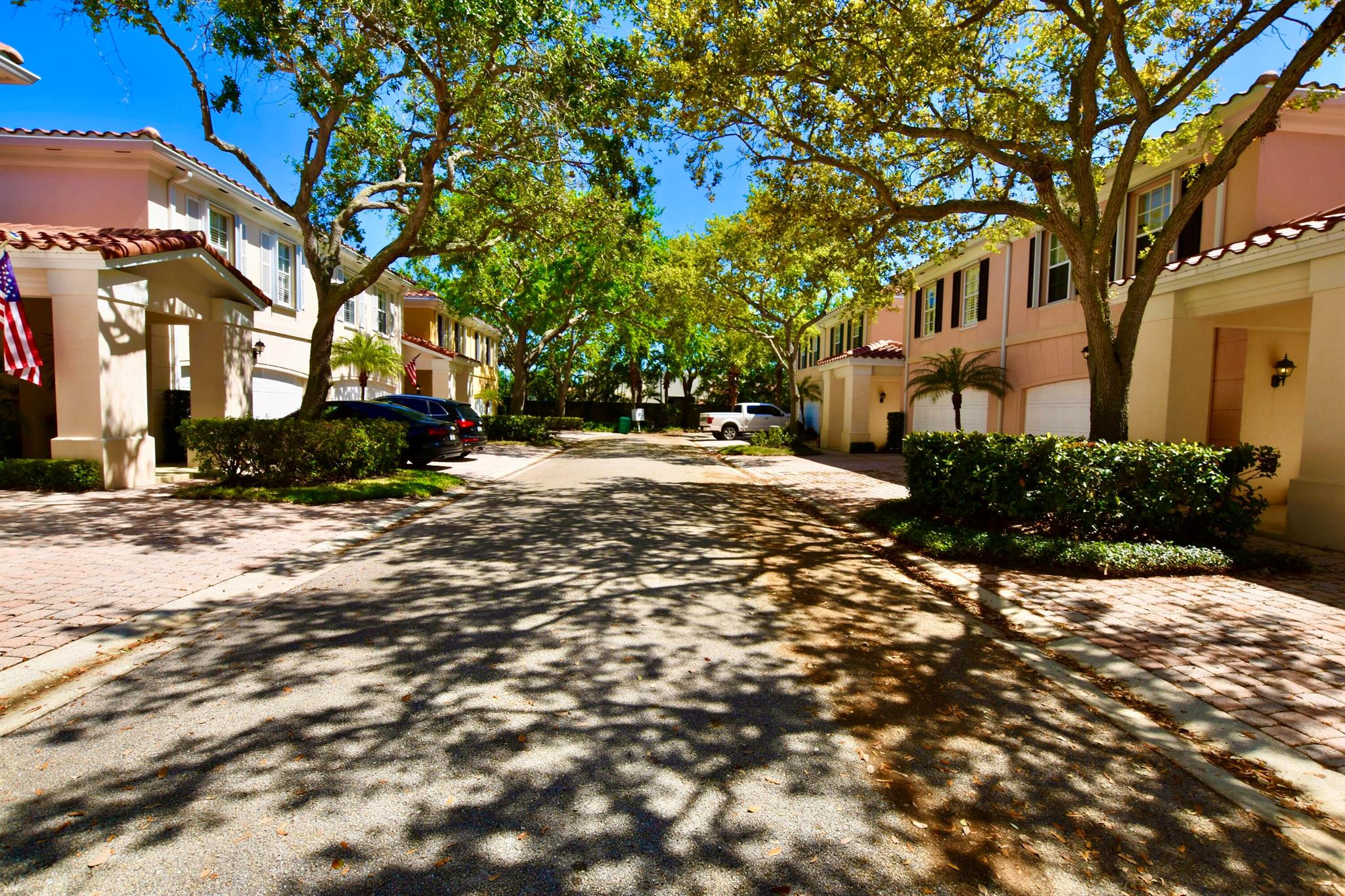 TEQUESTA OAKS - Residential