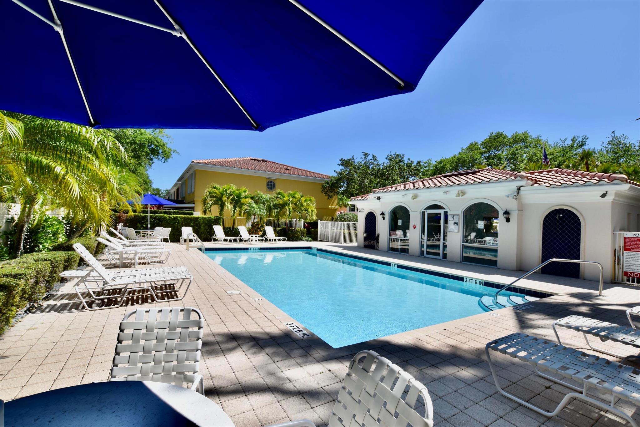 TEQUESTA OAKS - Residential