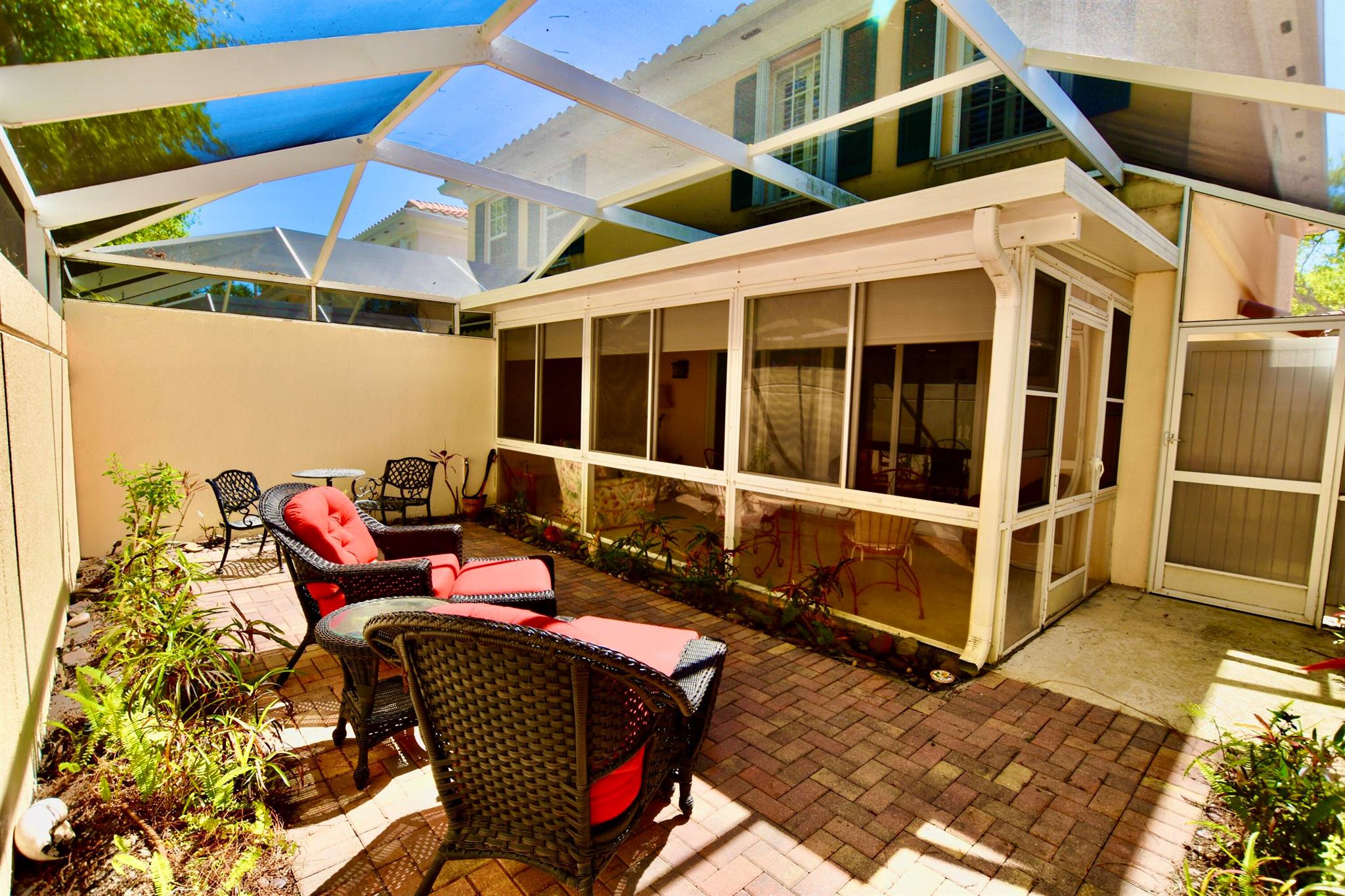 TEQUESTA OAKS - Residential