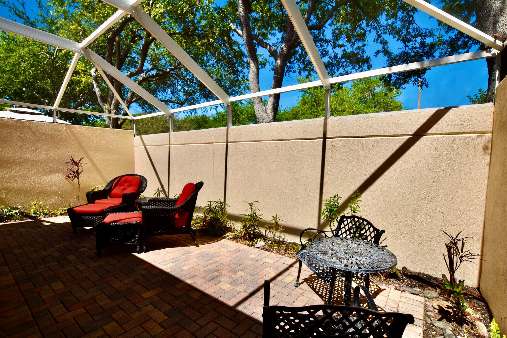 TEQUESTA OAKS - Residential