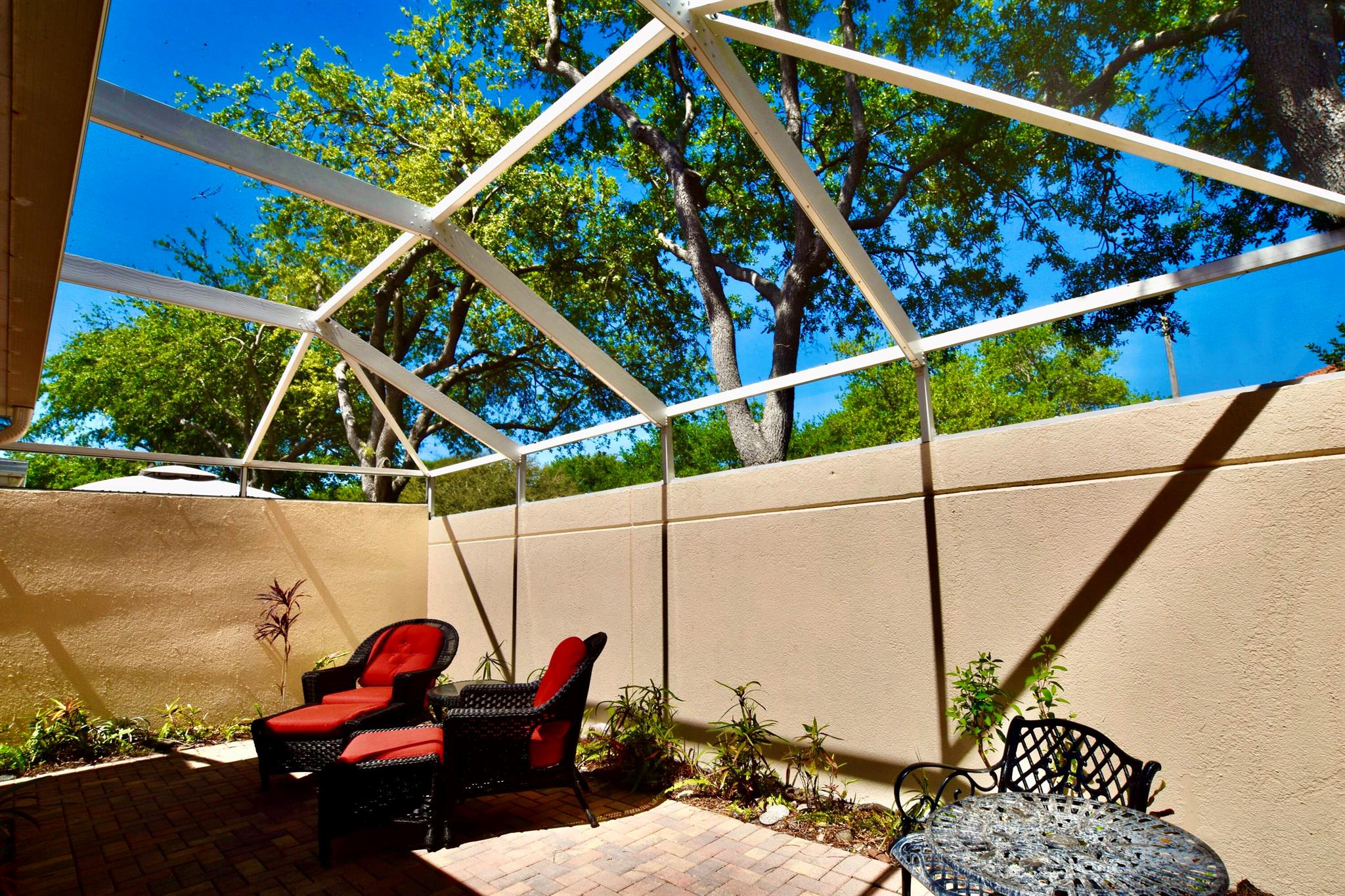 TEQUESTA OAKS - Residential
