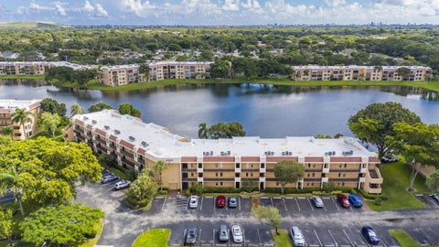 Tiny photo for 6427 CORAL LAKE Drive #303, Margate, FL 33063 (MLS # B26090633)