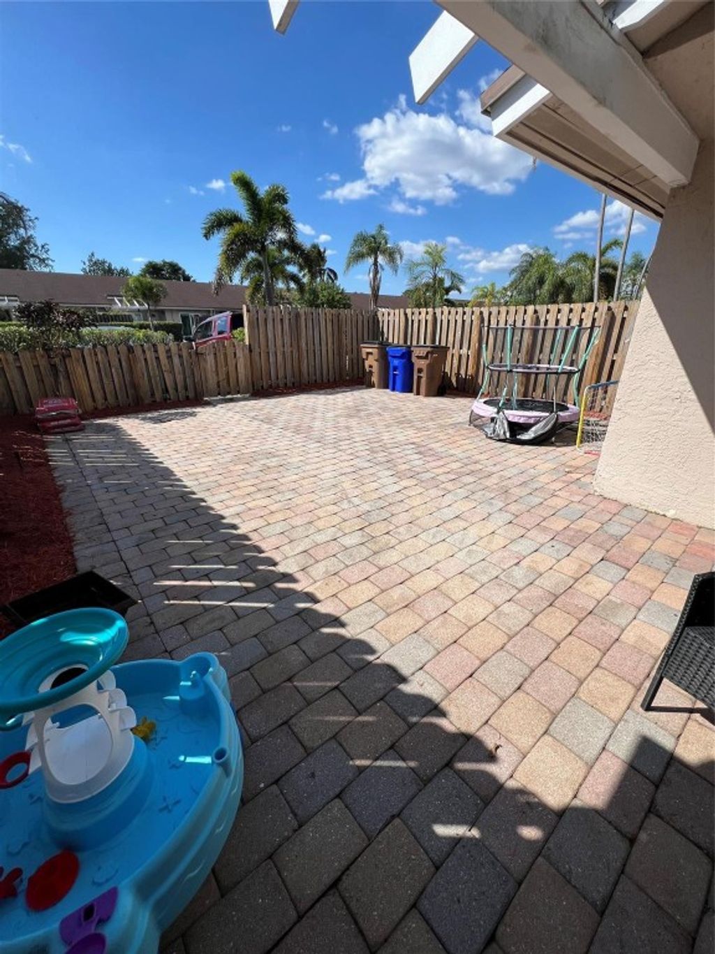 Photo of 5024 E Lakes Drive, Deerfield Beach, FL 33064 (MLS # F10423510)