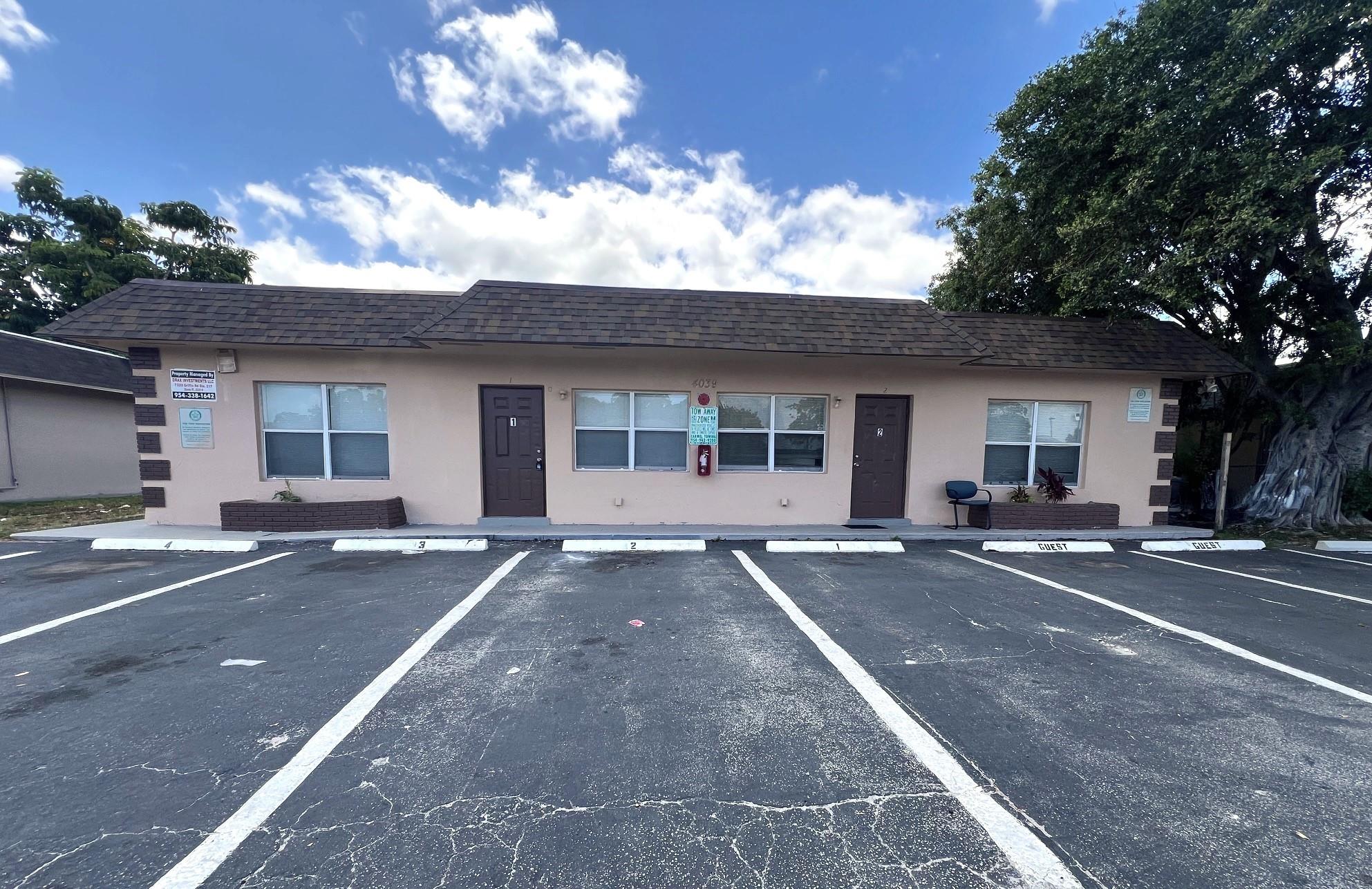 Spacious two bedroom one bathroom apartment. Ready to move in with quick and easy approval process. Conveniently located close to shopping areas, schools and public transportation.