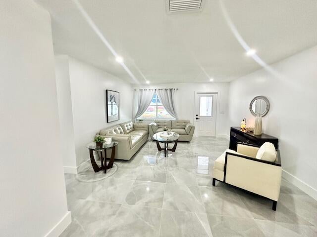 Photo of 913 SW 3RD Avenue, Boynton Beach, FL 33426 (MLS # B26094821)