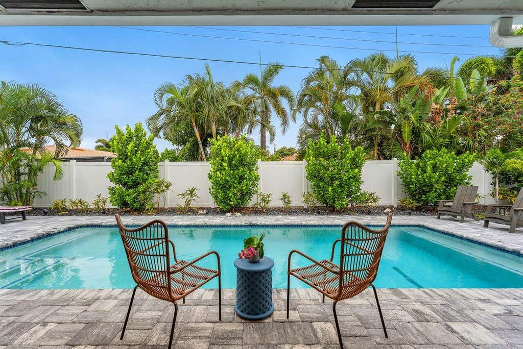 Photo of 2527 SW 12th Street, Boynton Beach, FL 33426 (MLS # B26035638)