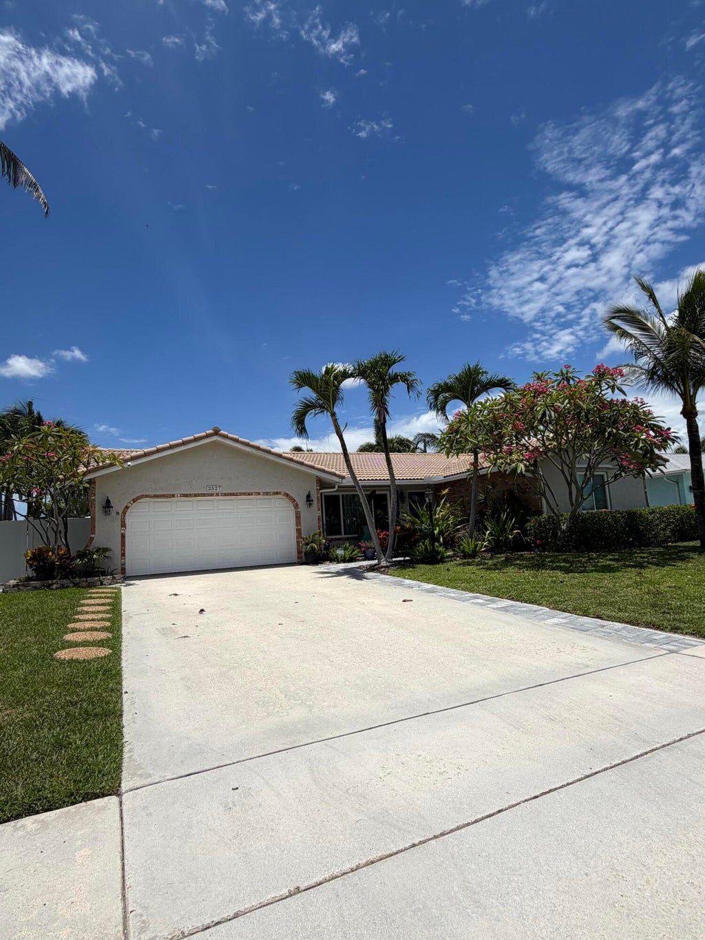 Photo of 2527 SW 12th Street, Boynton Beach, FL 33426 (MLS # B26035638)