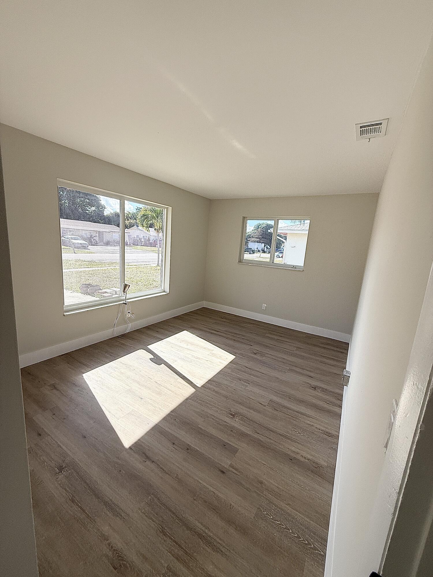 ROAN COURT - Residential Lease