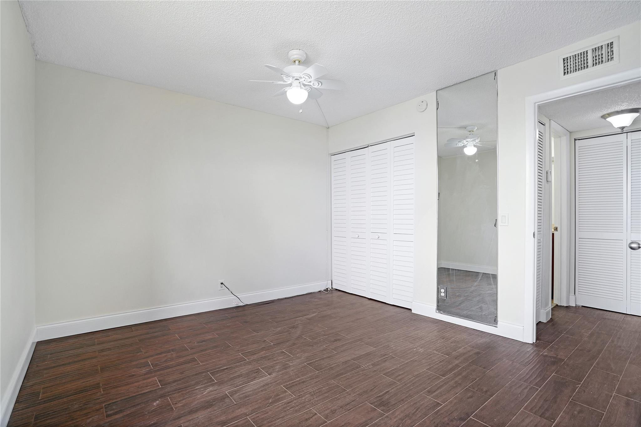 LAKE EMERALD - Residential Lease