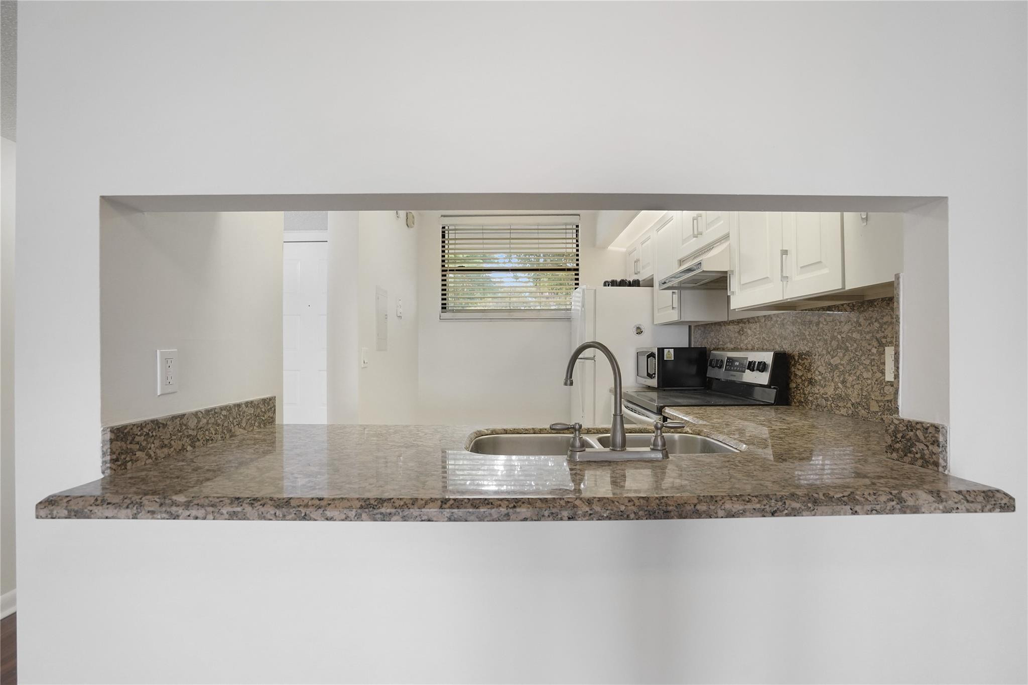 LAKE EMERALD - Residential Lease