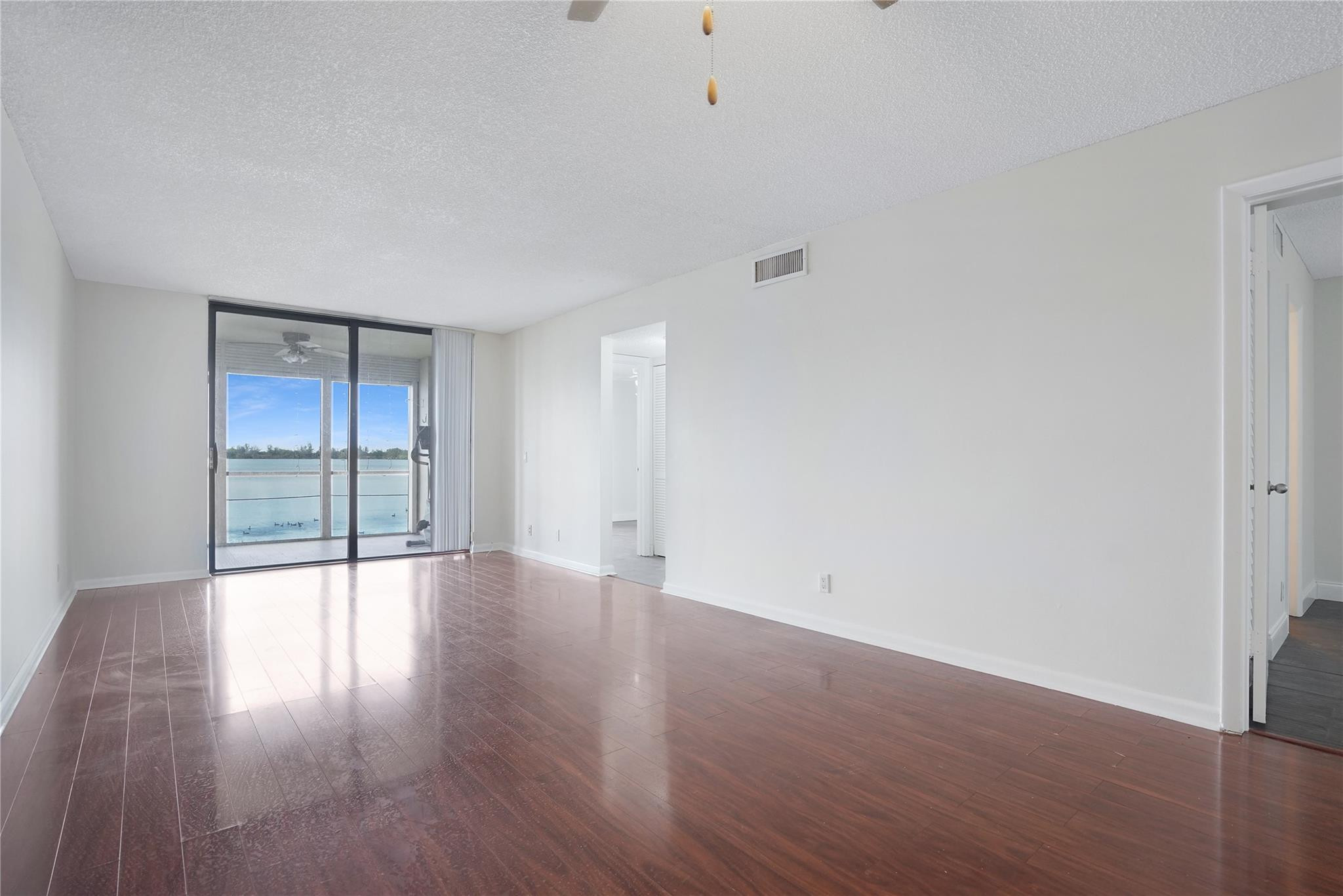 LAKE EMERALD - Residential Lease