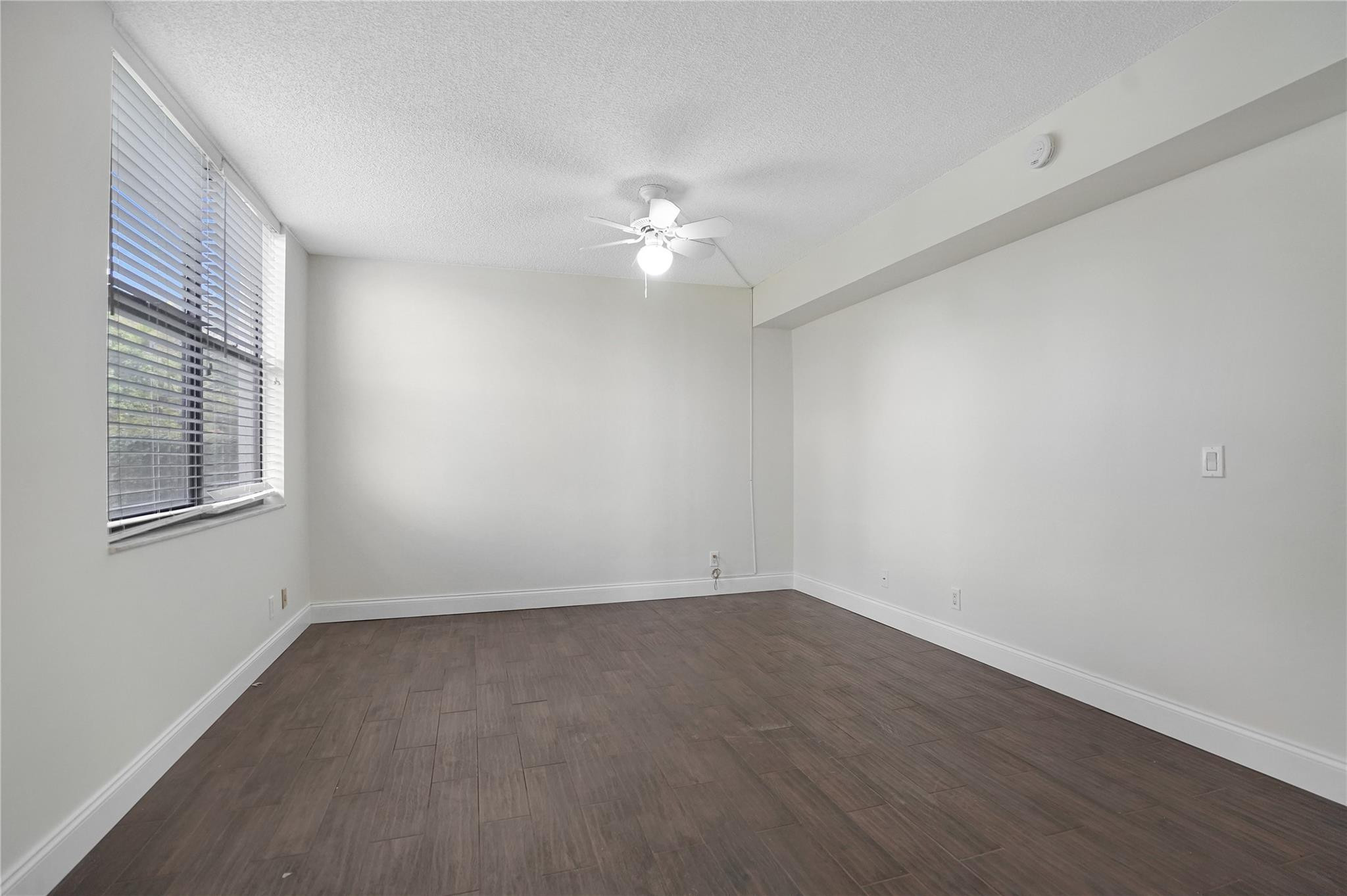 LAKE EMERALD - Residential Lease