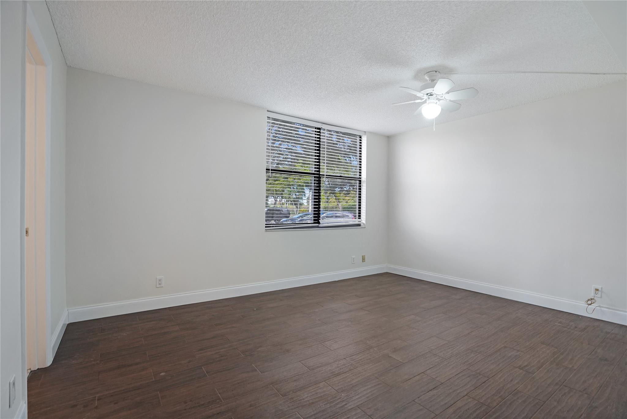 LAKE EMERALD - Residential Lease