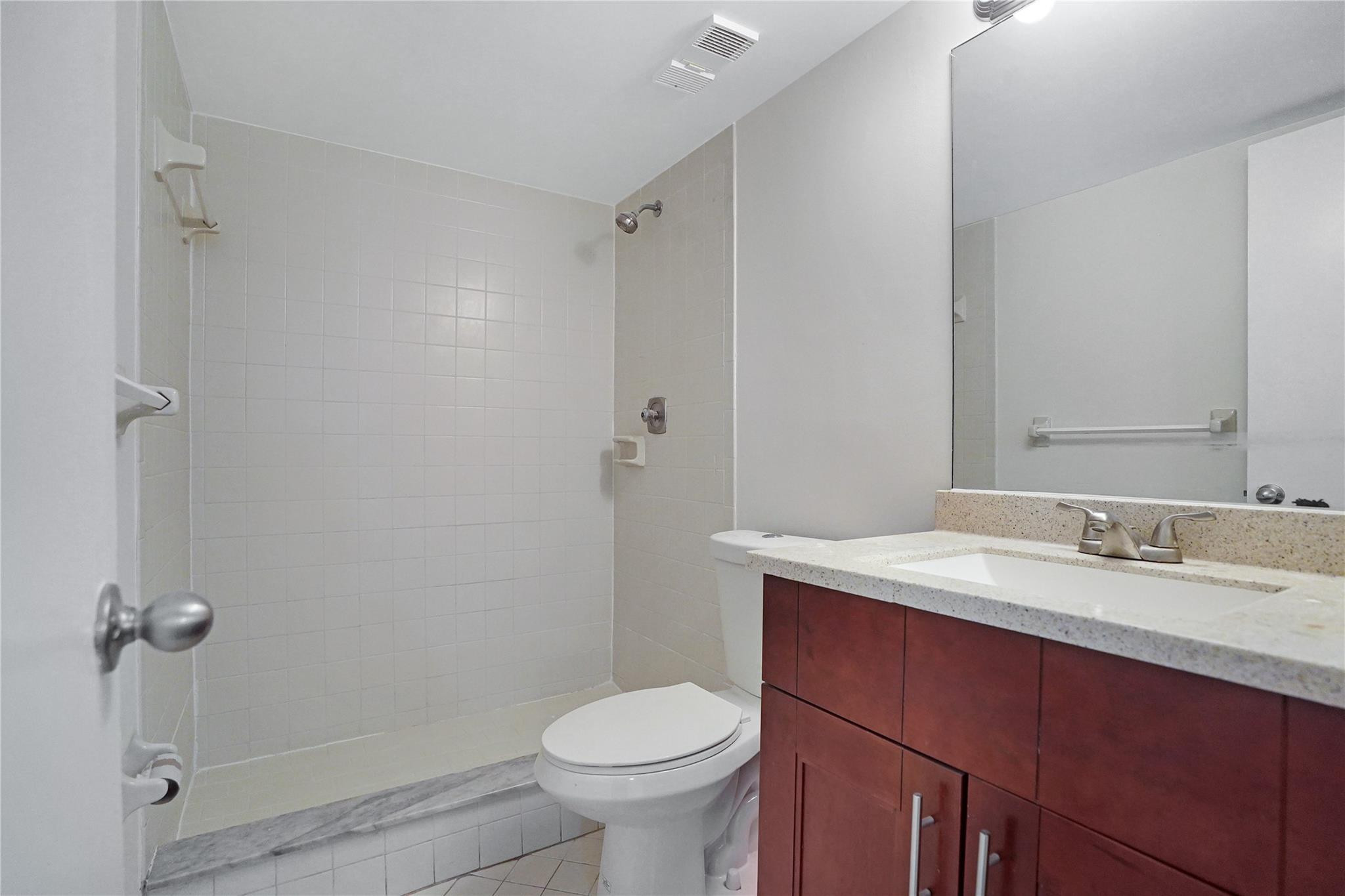 LAKE EMERALD - Residential Lease