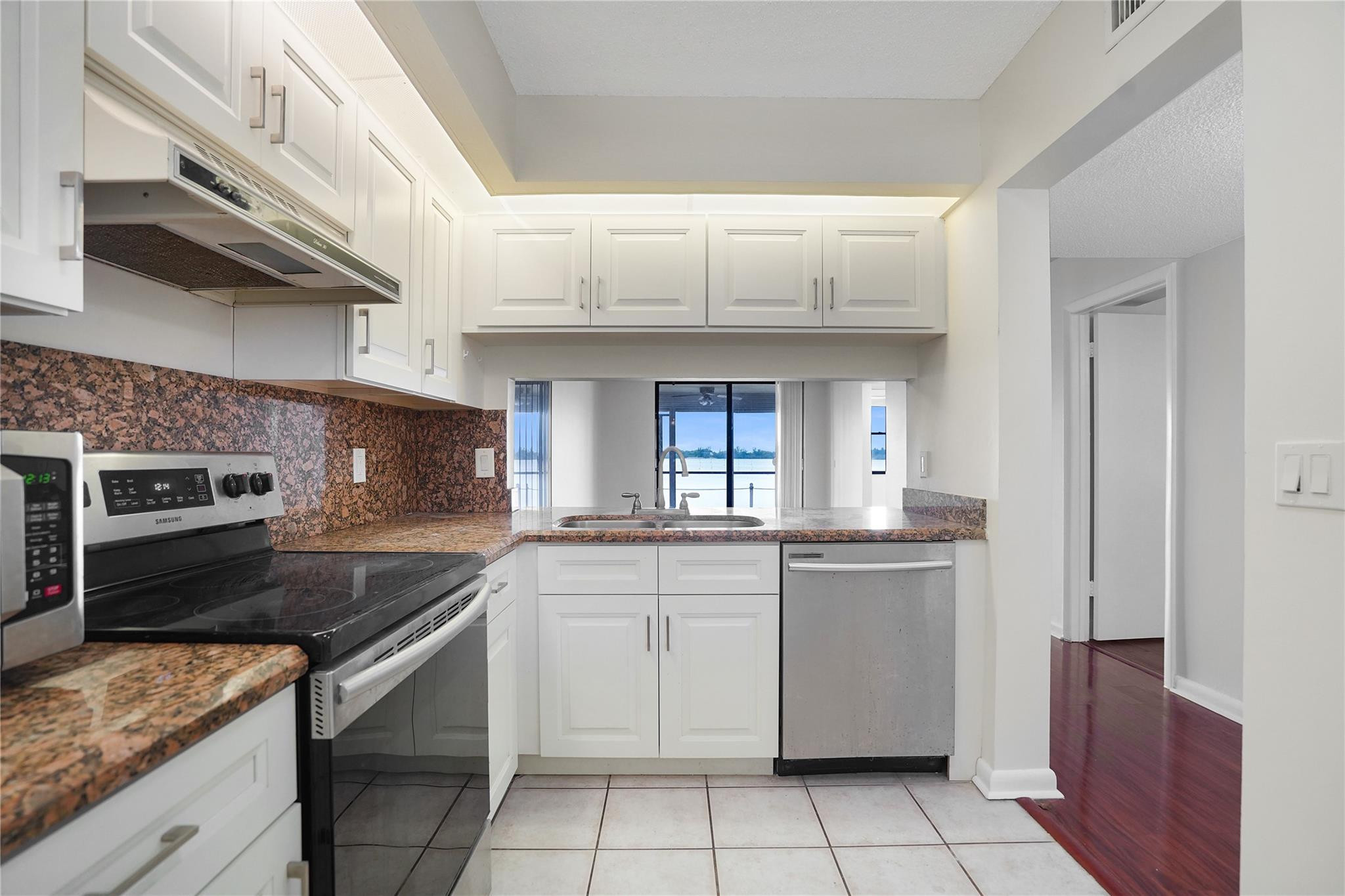 LAKE EMERALD - Residential Lease