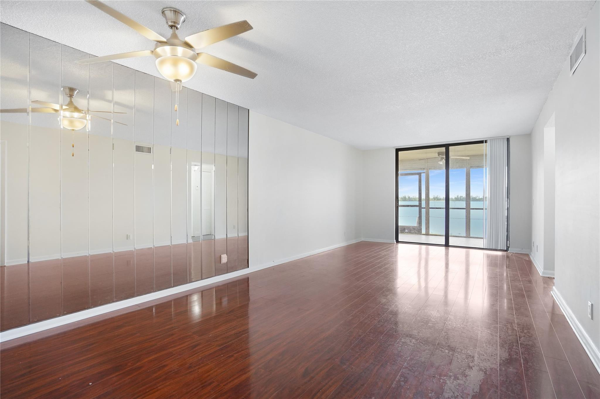 LAKE EMERALD - Residential Lease