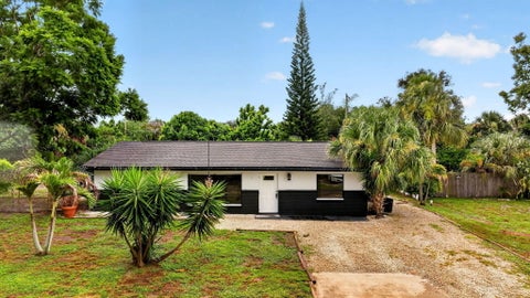 Photo of 820 E 13TH Street, Stuart, FL 34994 (MLS # B26071689)