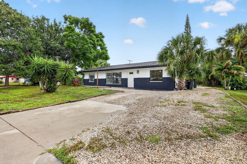 Photo of 820 E 13TH Street, Stuart, FL 34994 (MLS # B26071689)