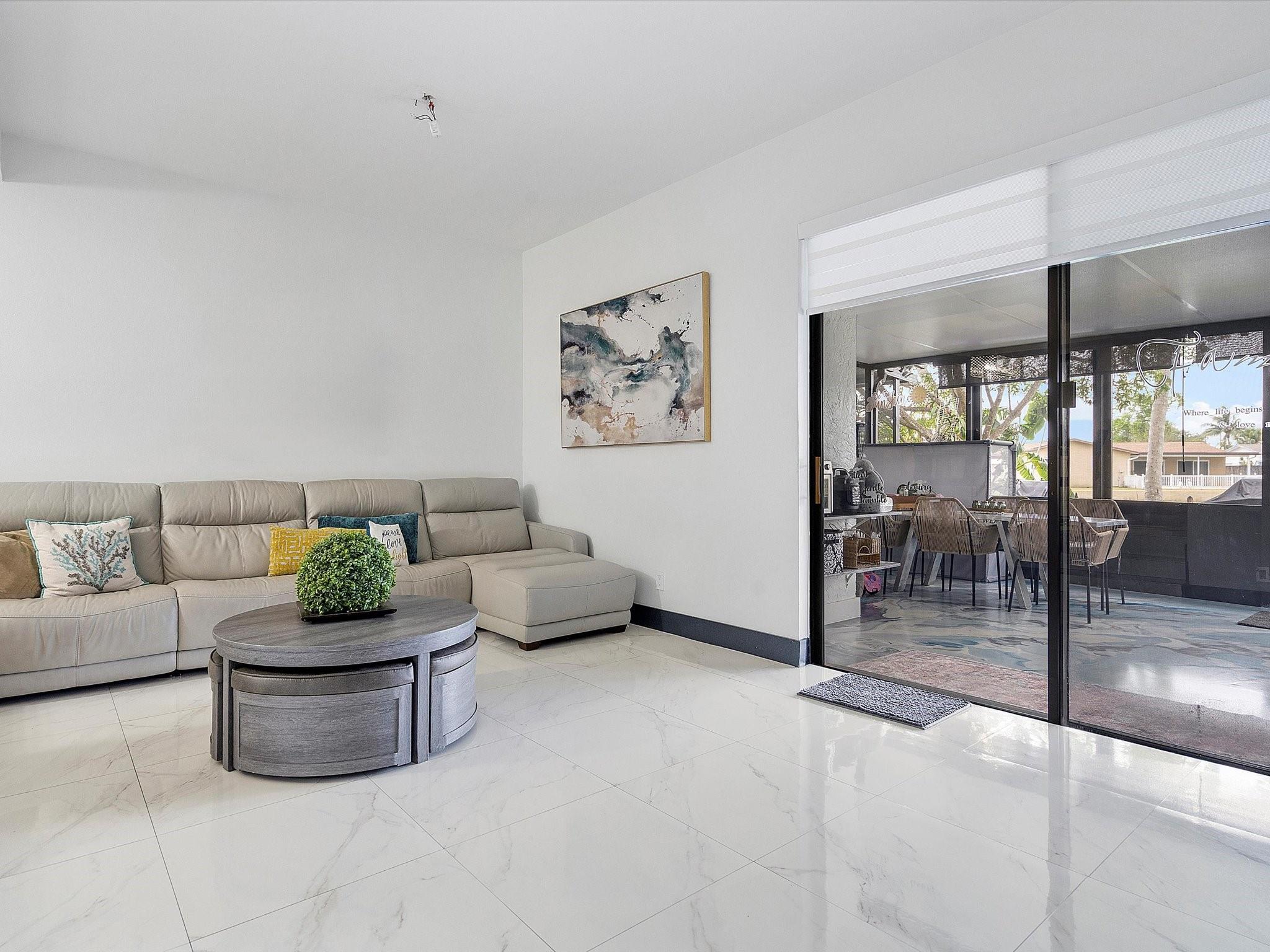 8992 Palm Tree Ln
