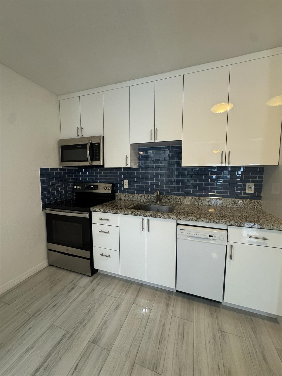 Ocean Beach Add 03 - Residential Lease