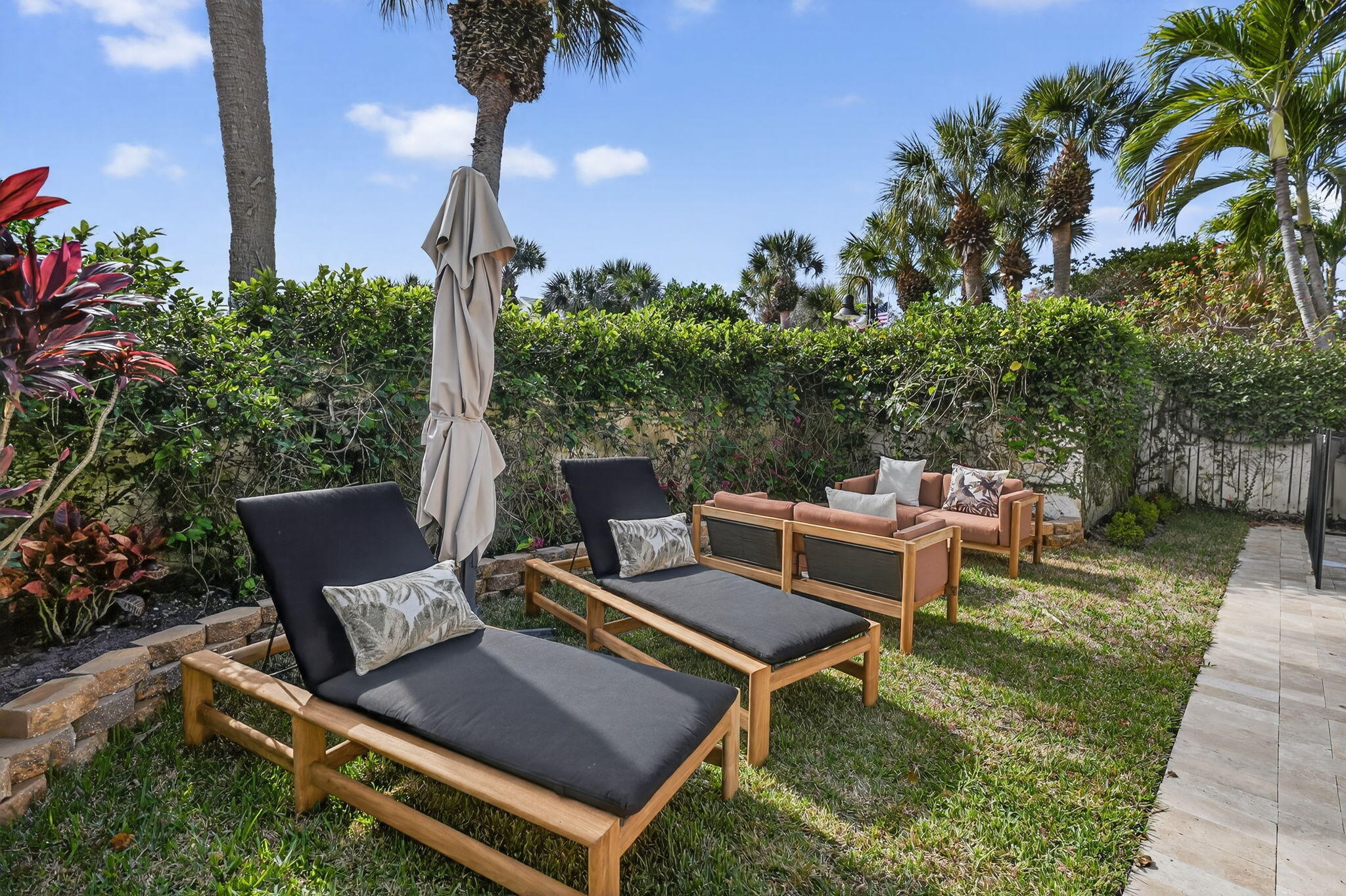 SEA COLONY 1 - Residential Lease
