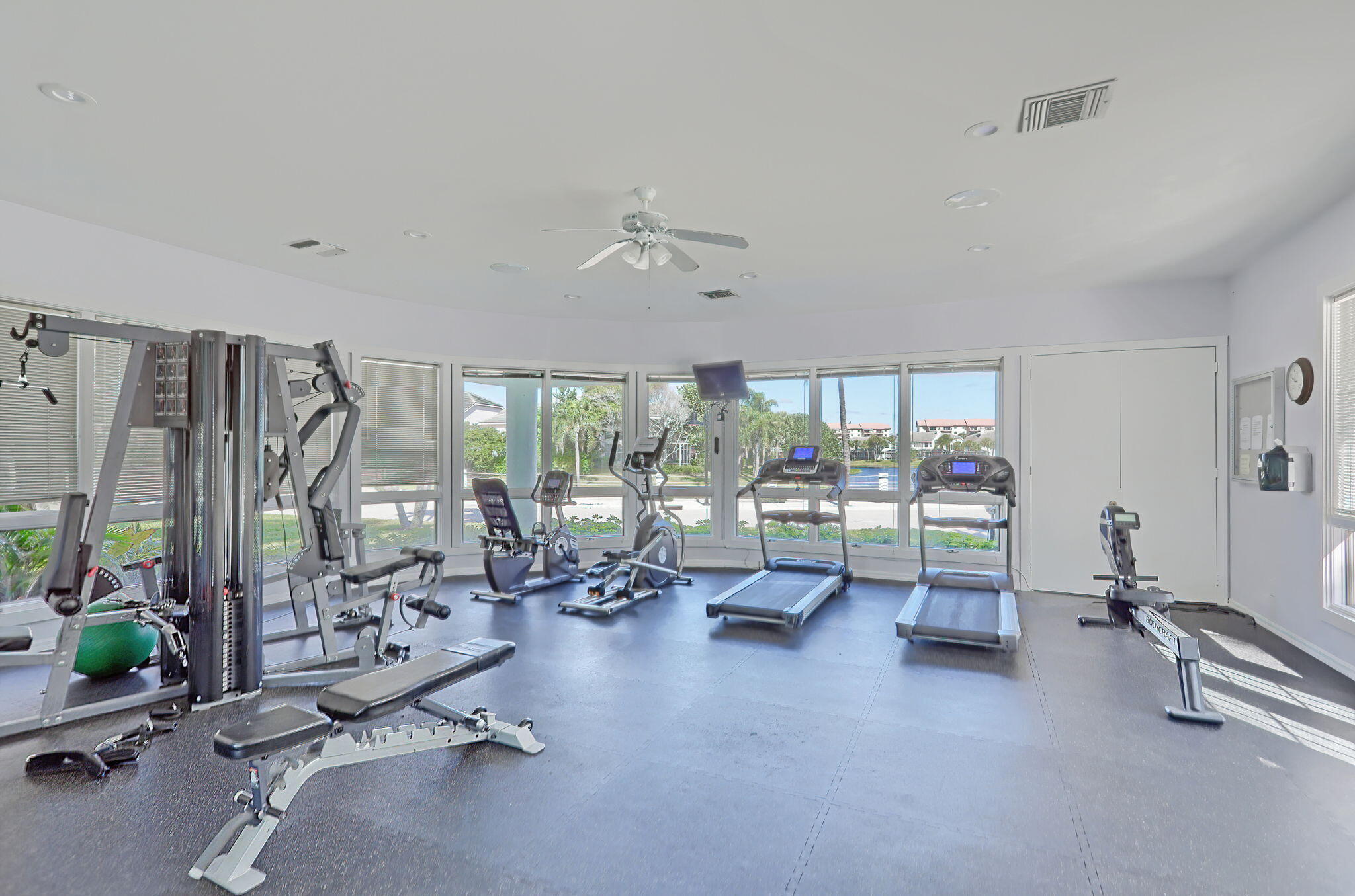 SEA COLONY 1 - Residential Lease