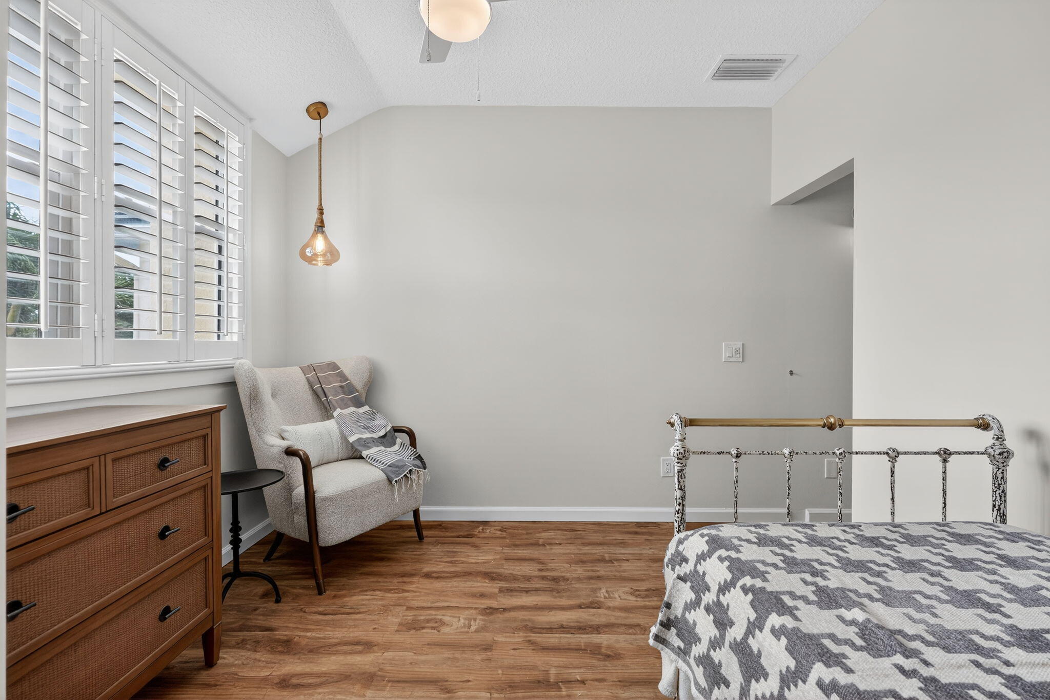 SEA COLONY 1 - Residential Lease