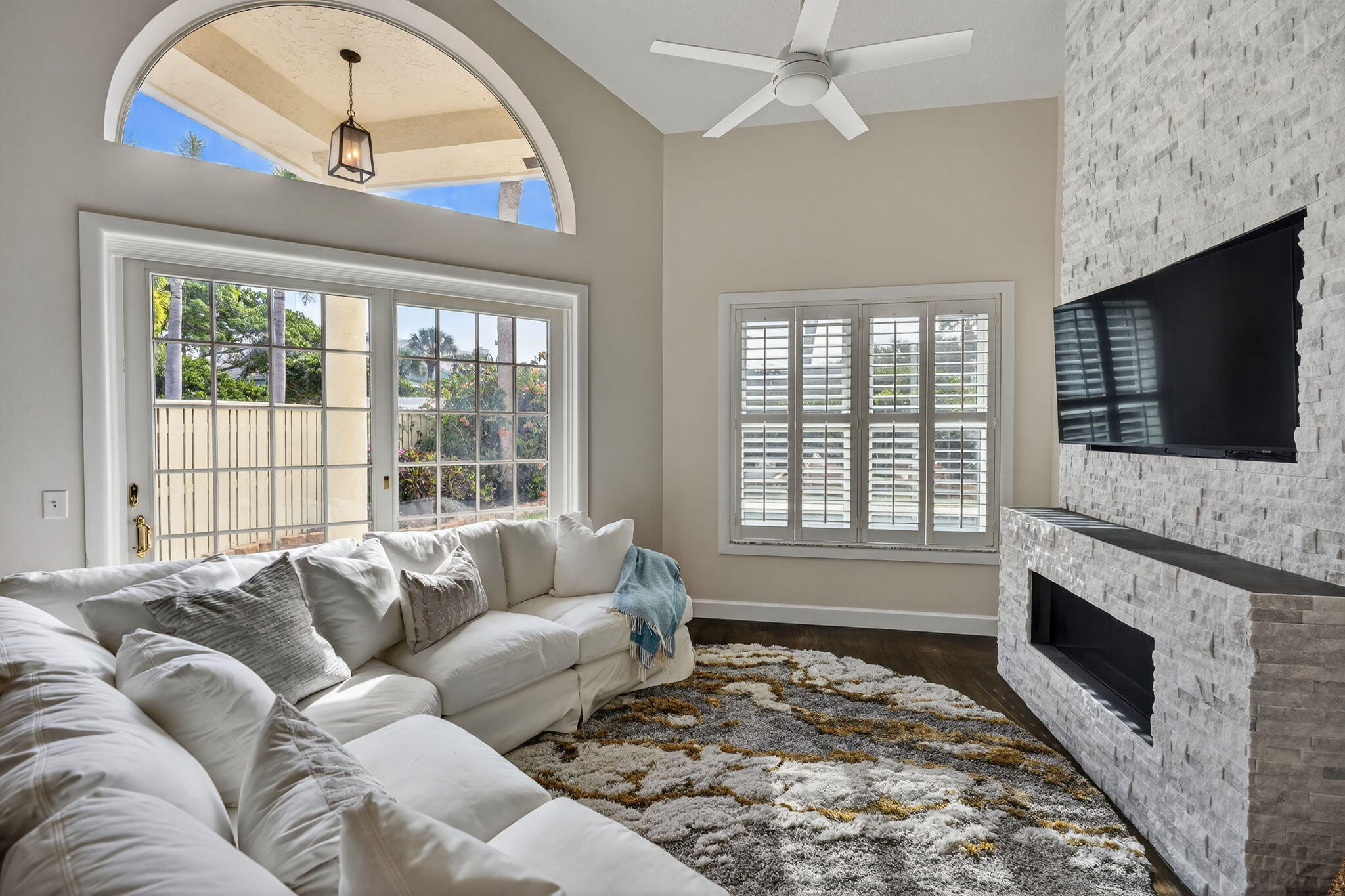 SEA COLONY 1 - Residential Lease