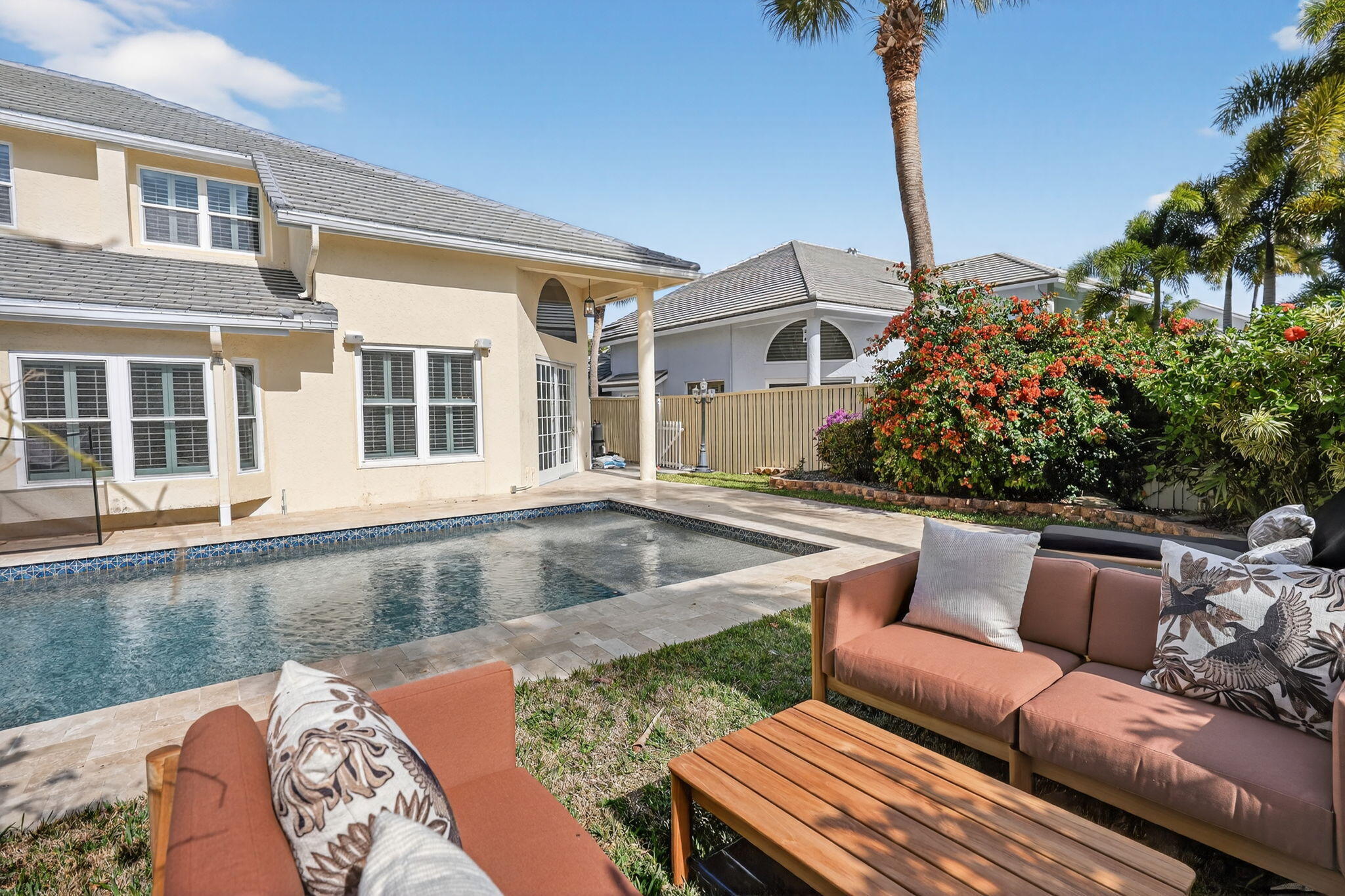 SEA COLONY 1 - Residential Lease