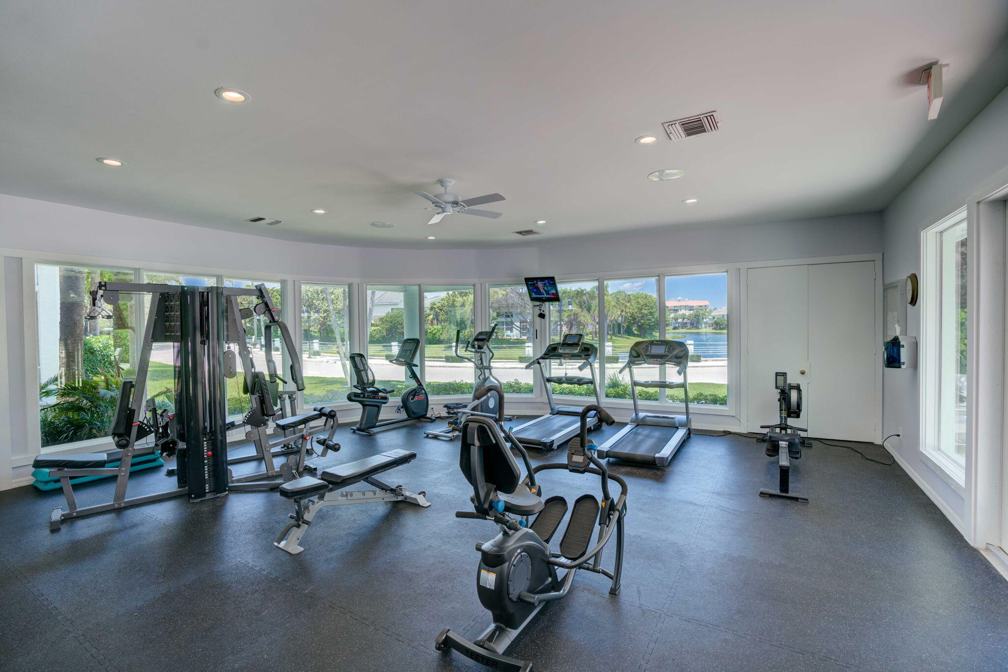 SEA COLONY 1 - Residential Lease