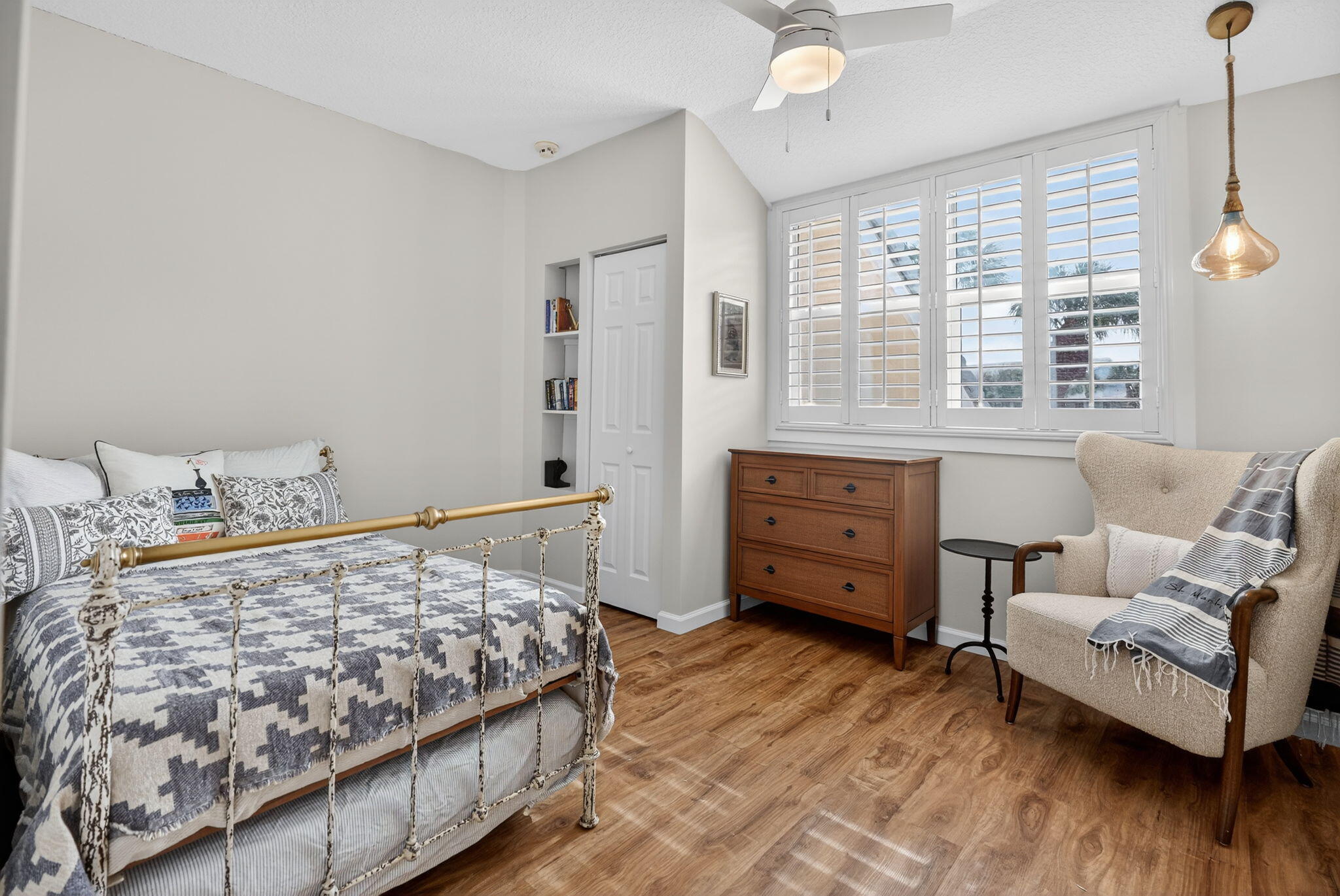 SEA COLONY 1 - Residential Lease