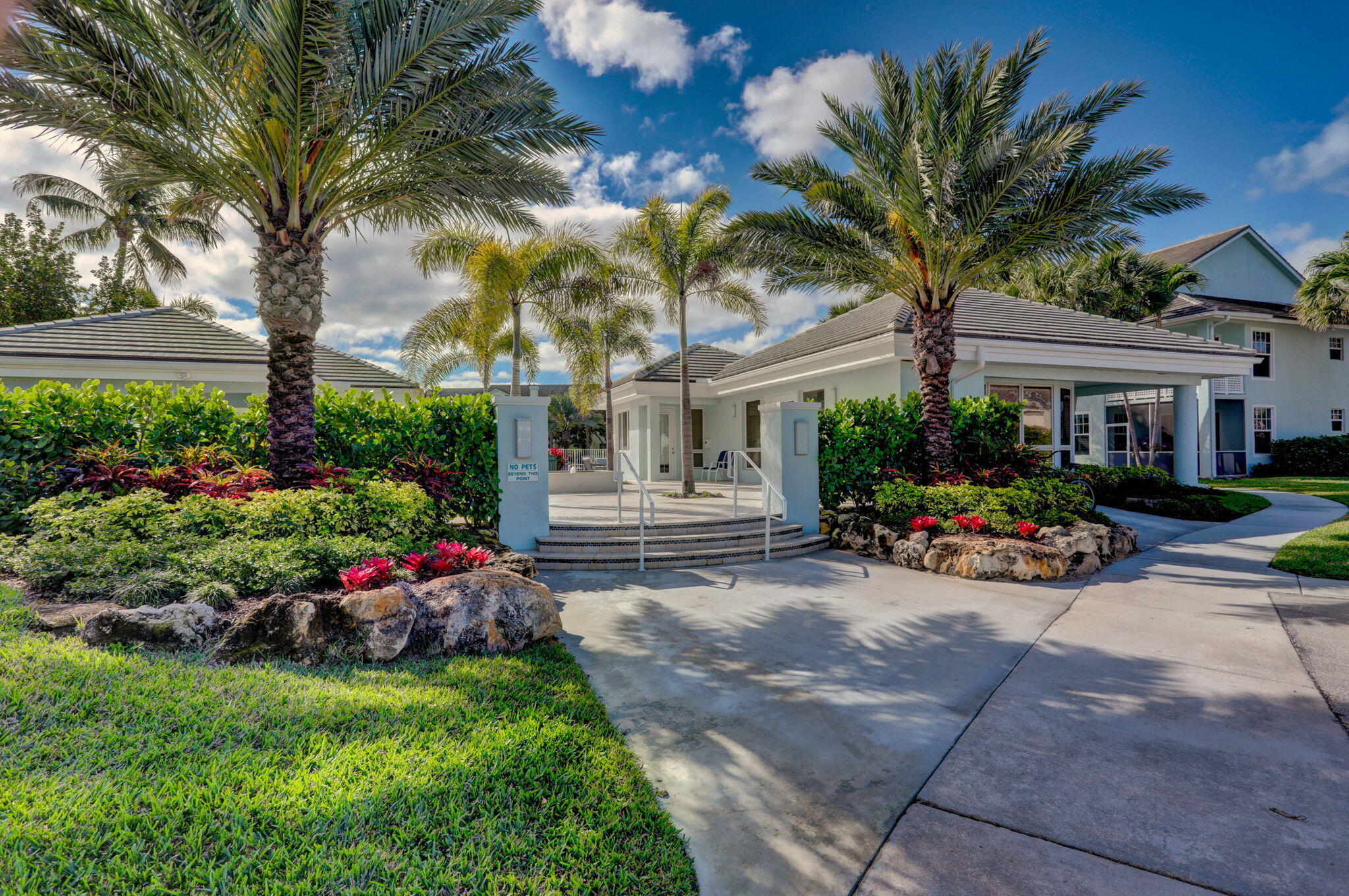 SEA COLONY 1 - Residential Lease