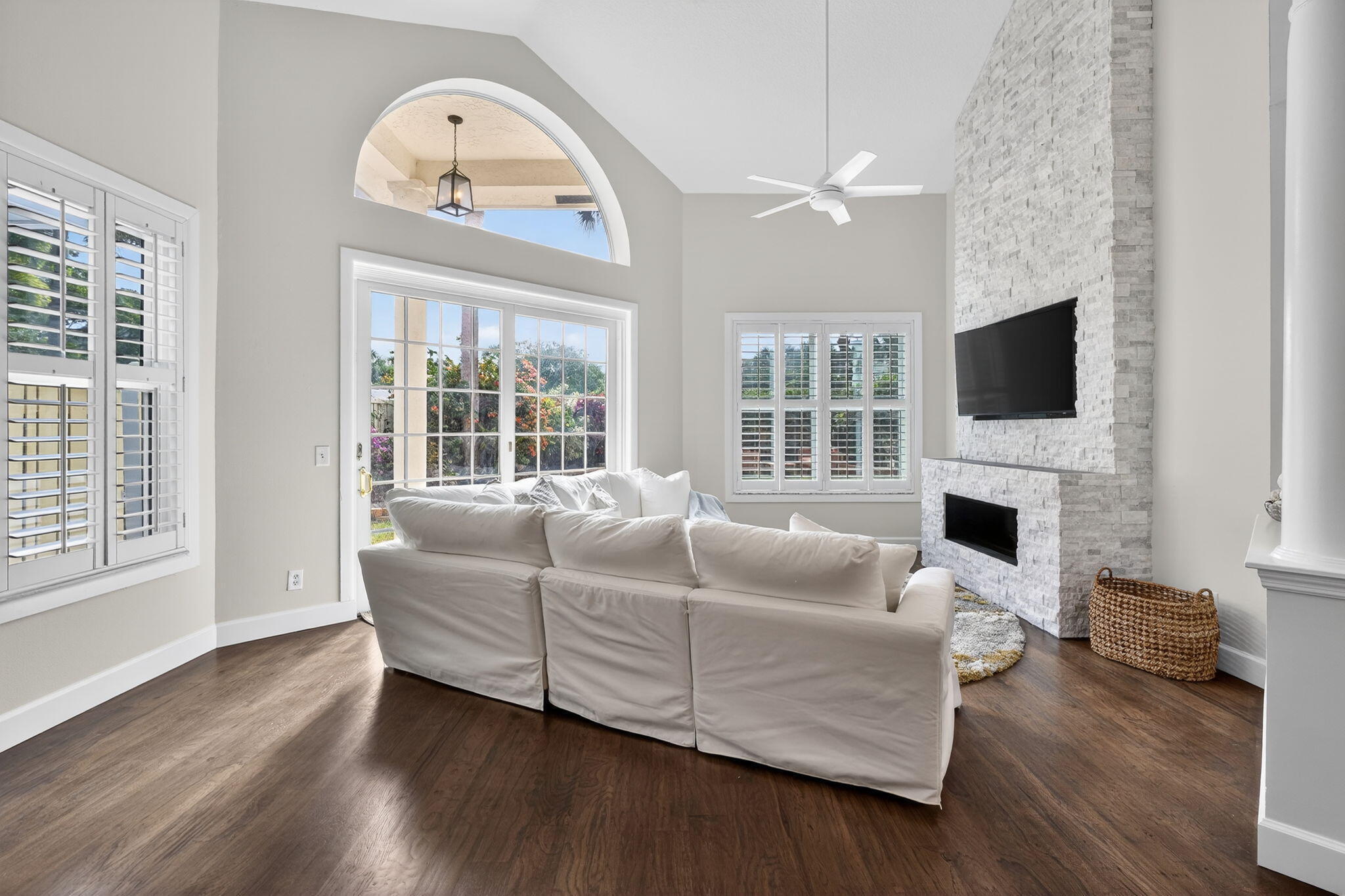 SEA COLONY 1 - Residential Lease