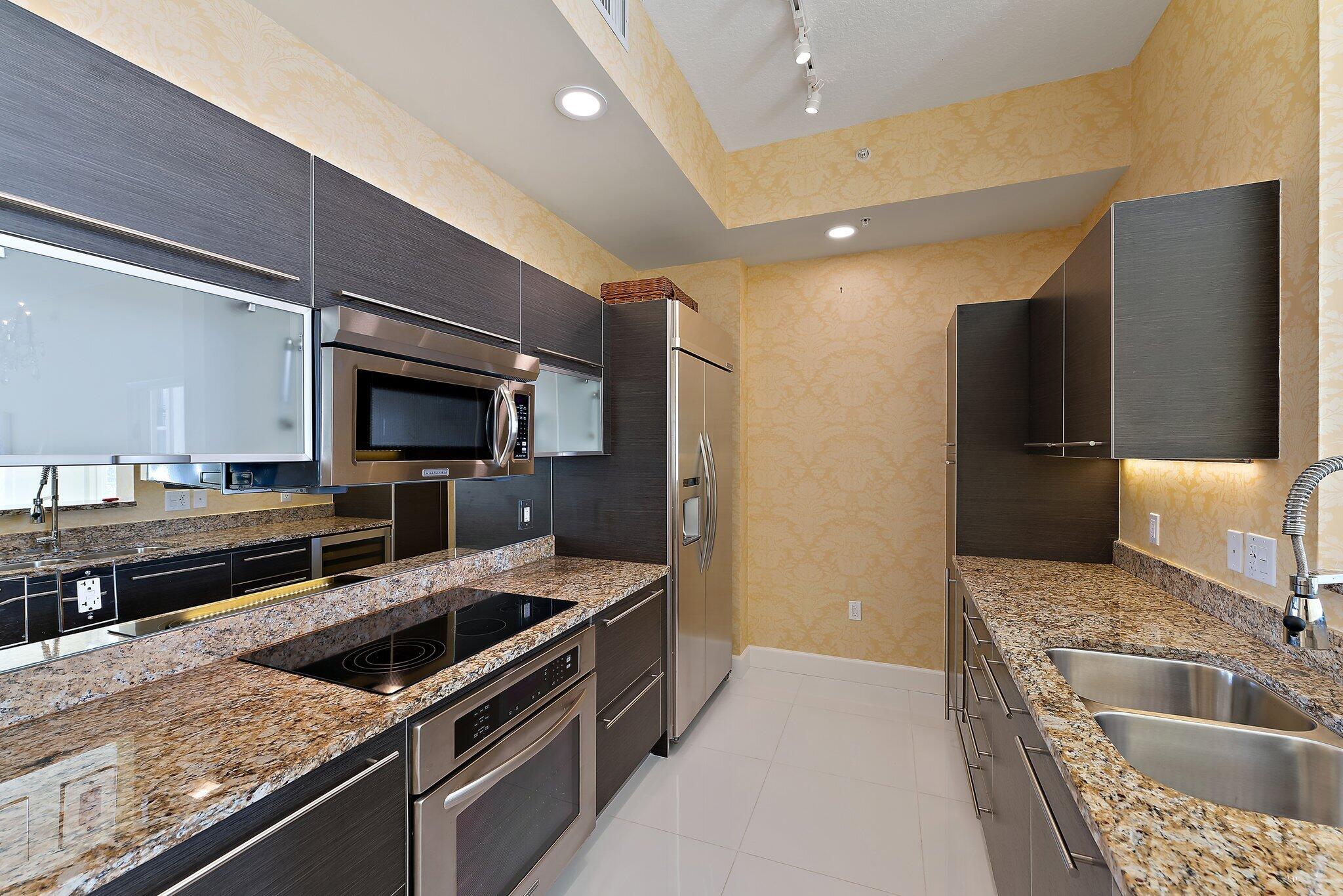 CITYPLACE SOUTH TOWER CON - Residential