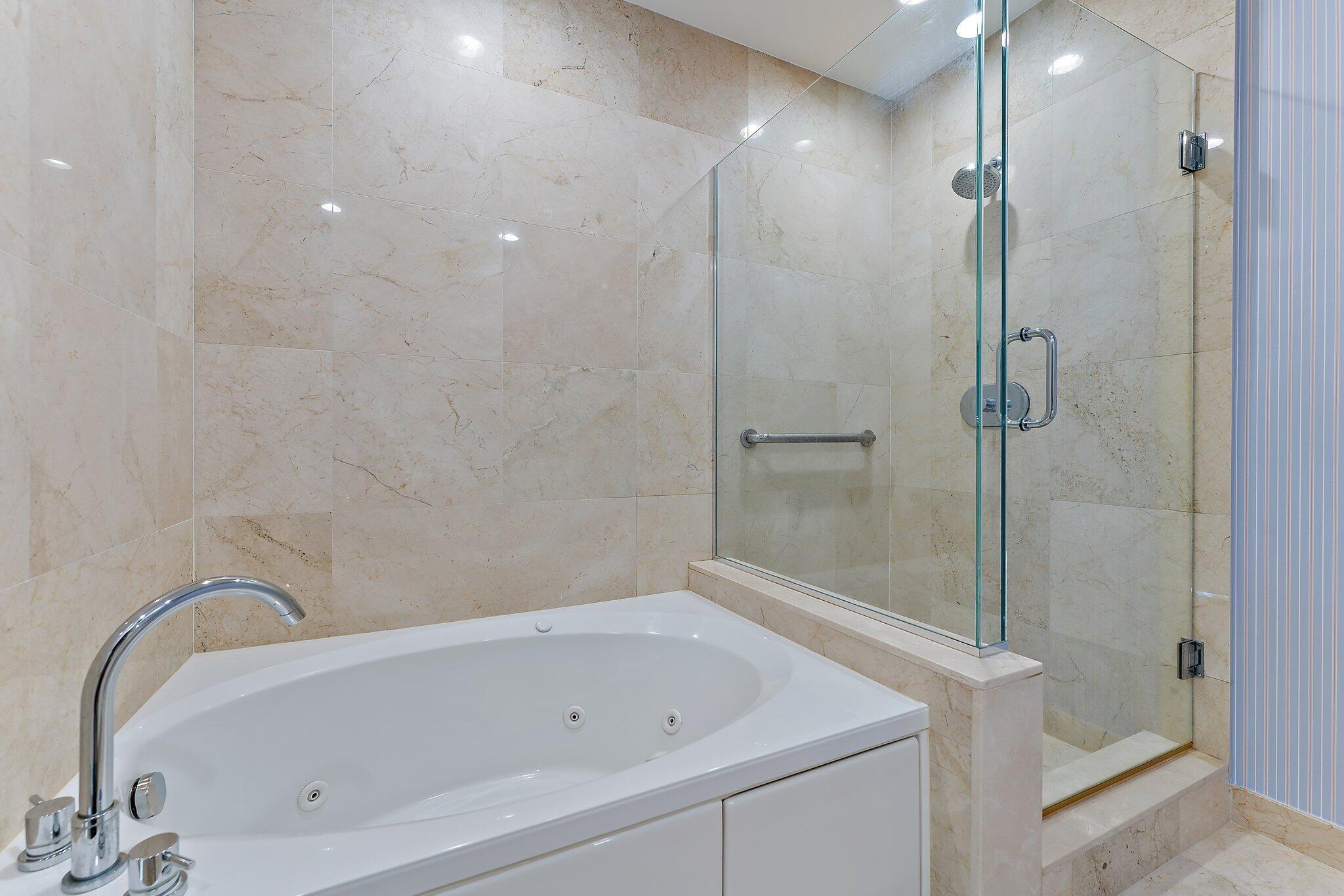 CITYPLACE SOUTH TOWER CON - Residential