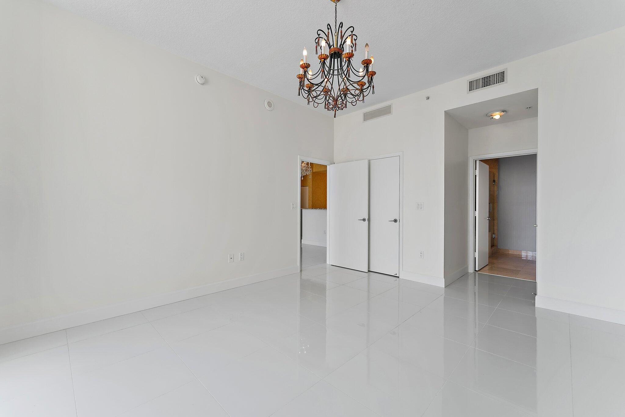 CITYPLACE SOUTH TOWER CON - Residential