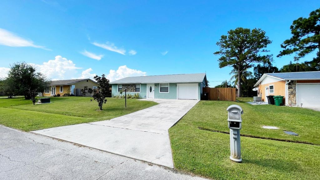 Photo of 913 SE Browning Avenue, Port Saint Lucie, FL 34983 (MLS # R11157353)