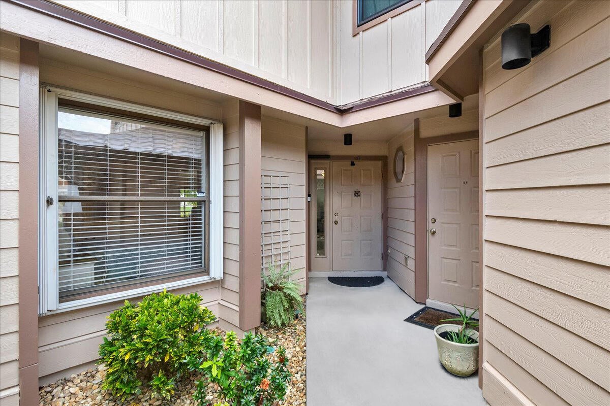 400 Crosswinds Drive B1, Greenacres FL 33413
