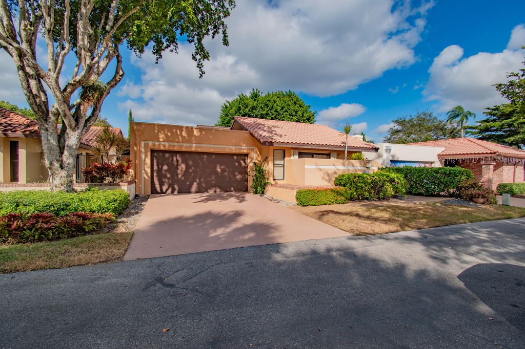 Photo of 6805 NW Allegre Court, Boca Raton, FL 33433 (MLS # R11104101)