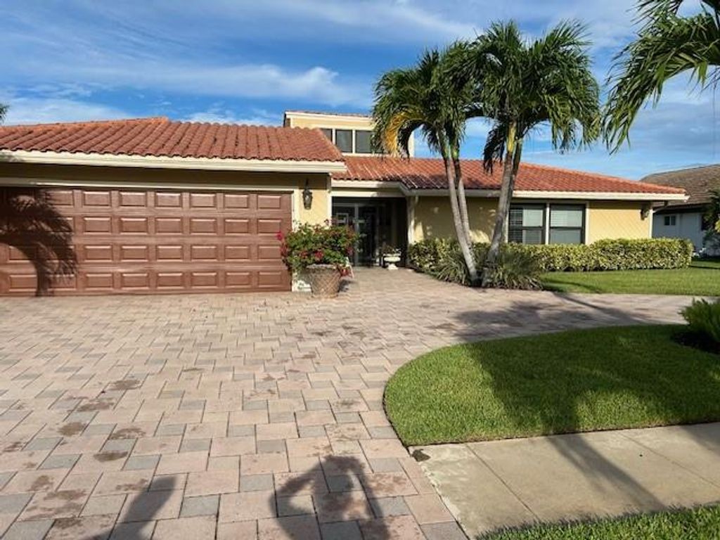 Photo of 11327 Wingfoot Dr, Boynton Beach, FL 33437 (MLS # F10533892)