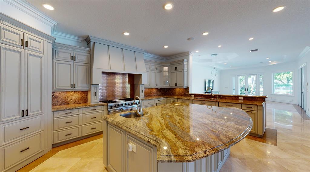 ROYAL PALM YACHT & COUNTRY CLUB - Residential