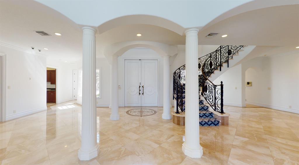 ROYAL PALM YACHT & COUNTRY CLUB - Residential