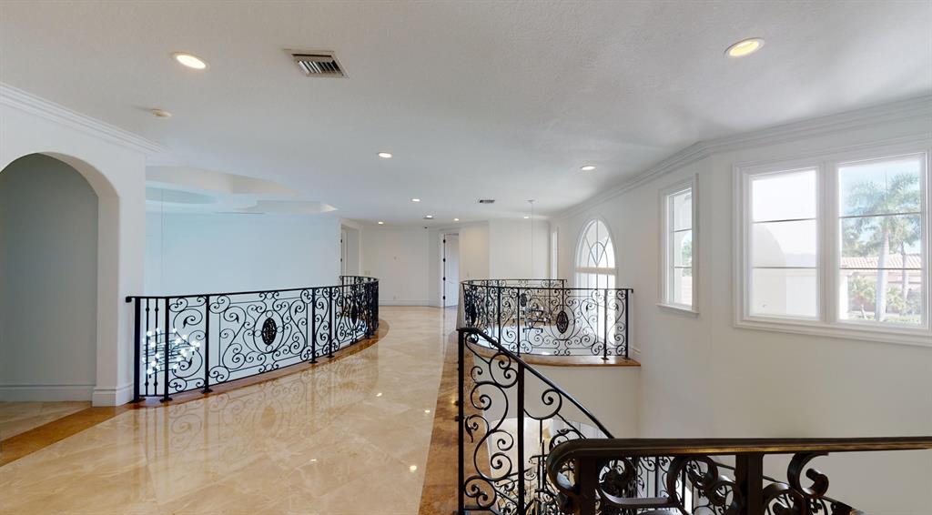 ROYAL PALM YACHT & COUNTRY CLUB - Residential