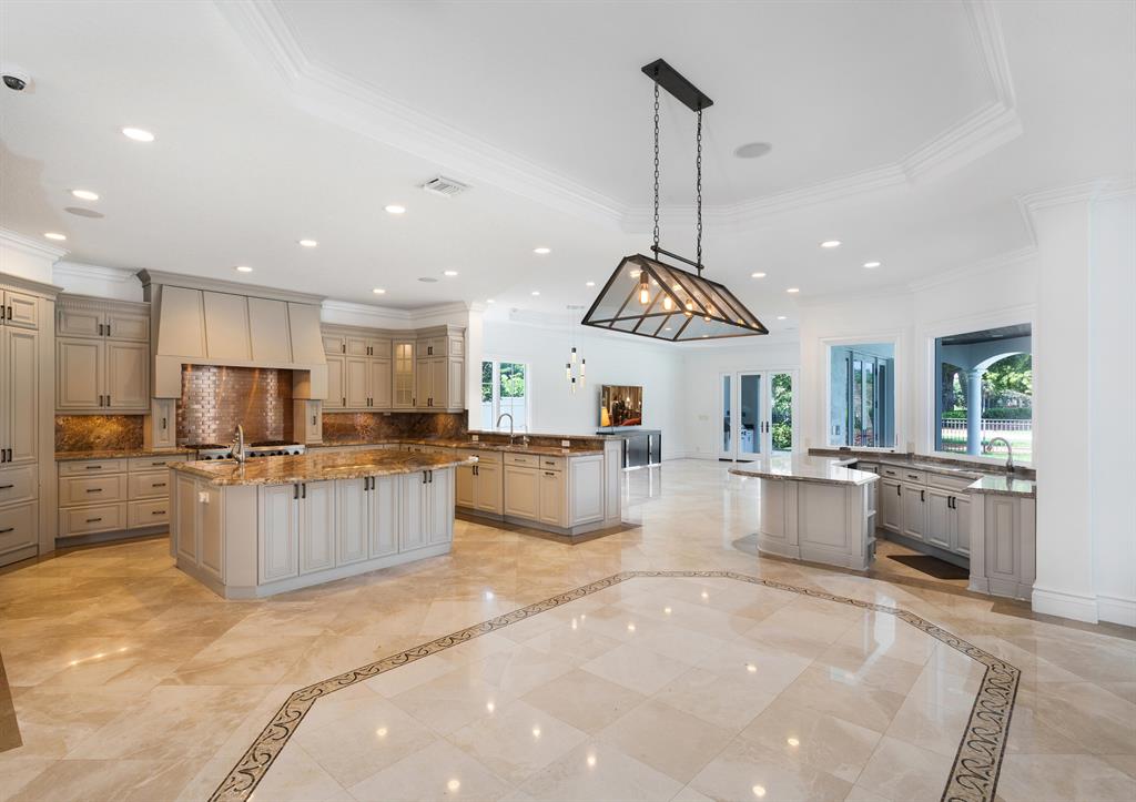 ROYAL PALM YACHT & COUNTRY CLUB - Residential