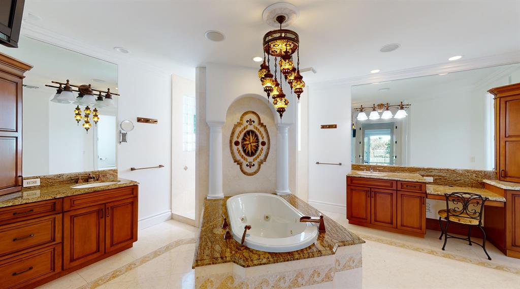 ROYAL PALM YACHT & COUNTRY CLUB - Residential